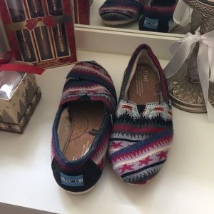 NWOT SHERPA LINED AZTEC PRINT TOMS 💜
